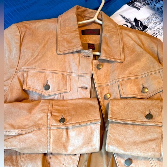 ✨ Gorgeous Vintage Danier Soft Leather Jacket for Women✨ - Picture 2 of 16